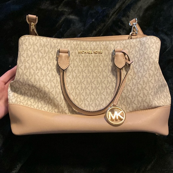 Michael Kors purse - Picture 1 of 5